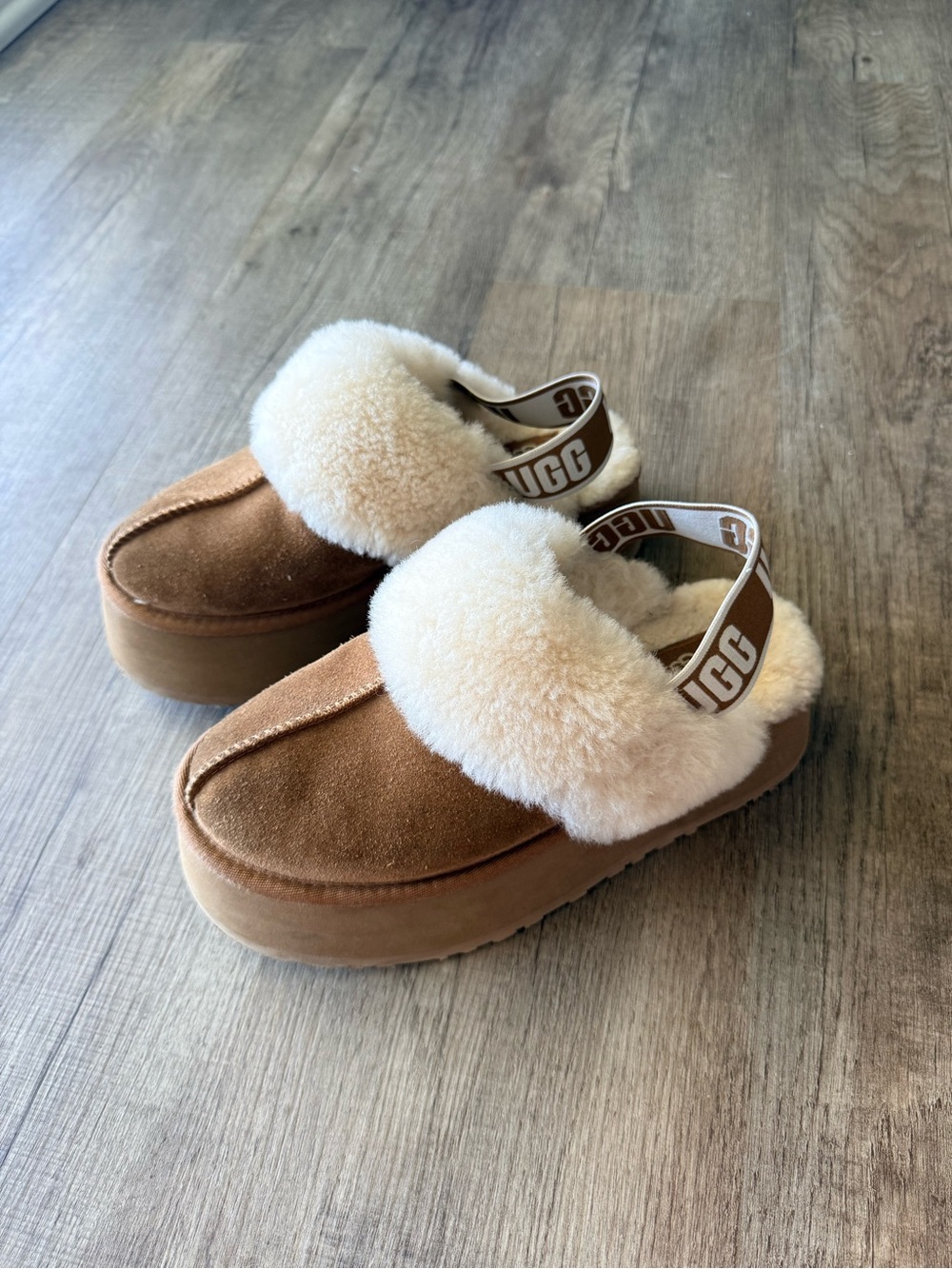 UGG Chestnut Suede Platform Clogs/Slippers with Cream Shearling Cuff - Picture 4 of 10